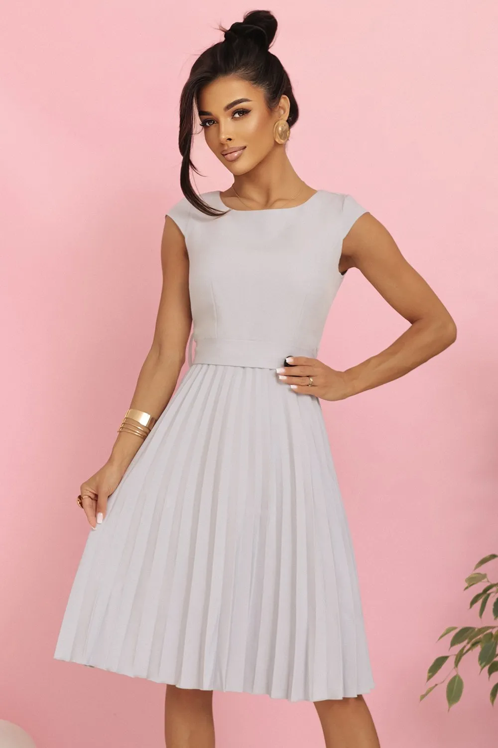 The woman in the photo is wearing a sleek red bodycon dress, highlighting its elegant silhouette. This chic bodycon dress is perfect for any sophisticated occasion.