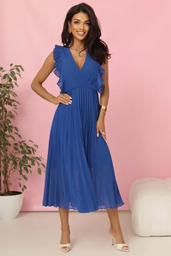 The woman in the photo is wearing a stylish brown shirt dress, featuring a chic tie waist that accentuates her silhouette. This elegant shirt dress is perfect for both casual outings and sophisticated events.
