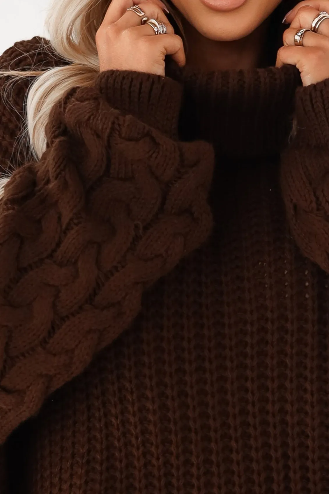 650-1 Warm and chunky oversized turtleneck with wide sleeves - chocolate