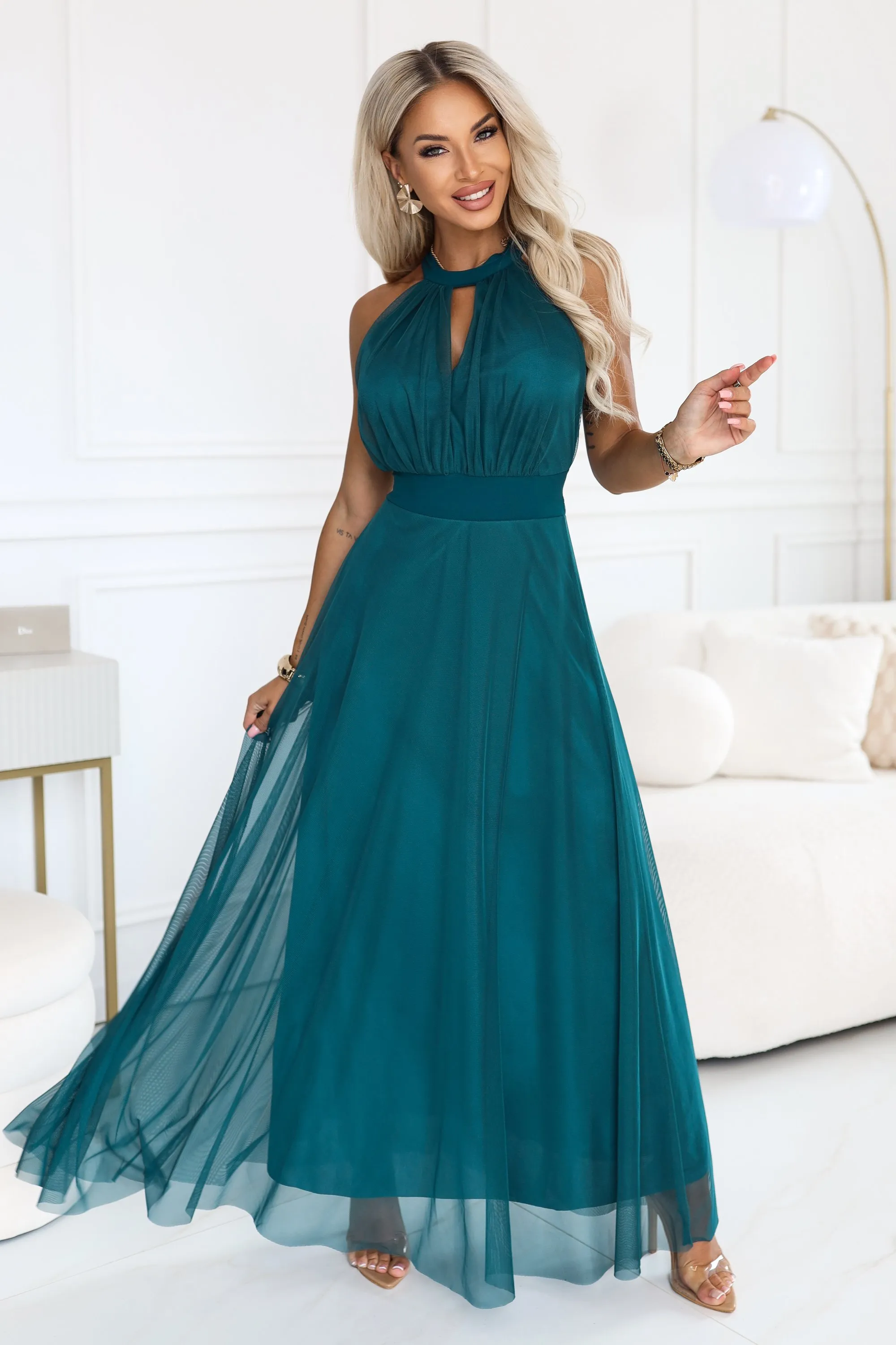 662-4 Elegancka sukienka wieczorowa maxi halter z tiulem i wiązaniem w talii - zielona