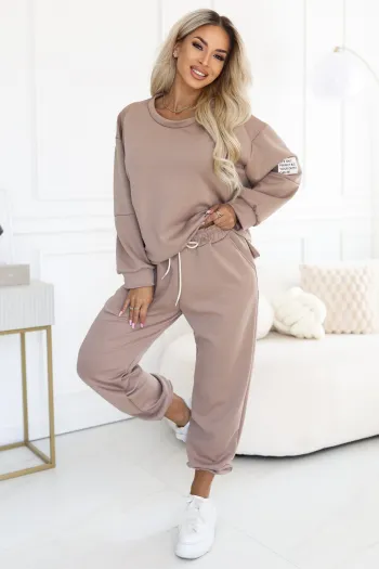 689-1 Komplet dresowy damski z bluzą oversize i spodniami z wiązaniem - cappuccino